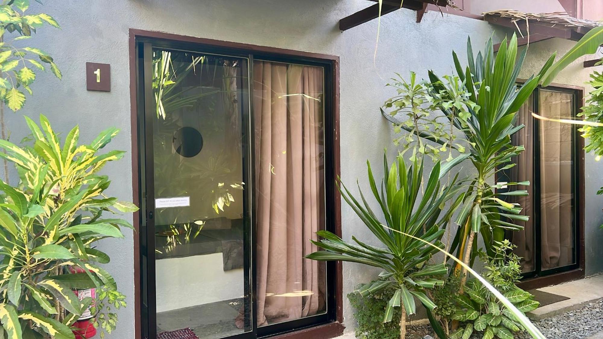 Yay Lodge Siargao, Private Room 1 With Ac & Hot Shower And Fast Starlink Wifi General Luna  Luaran gambar