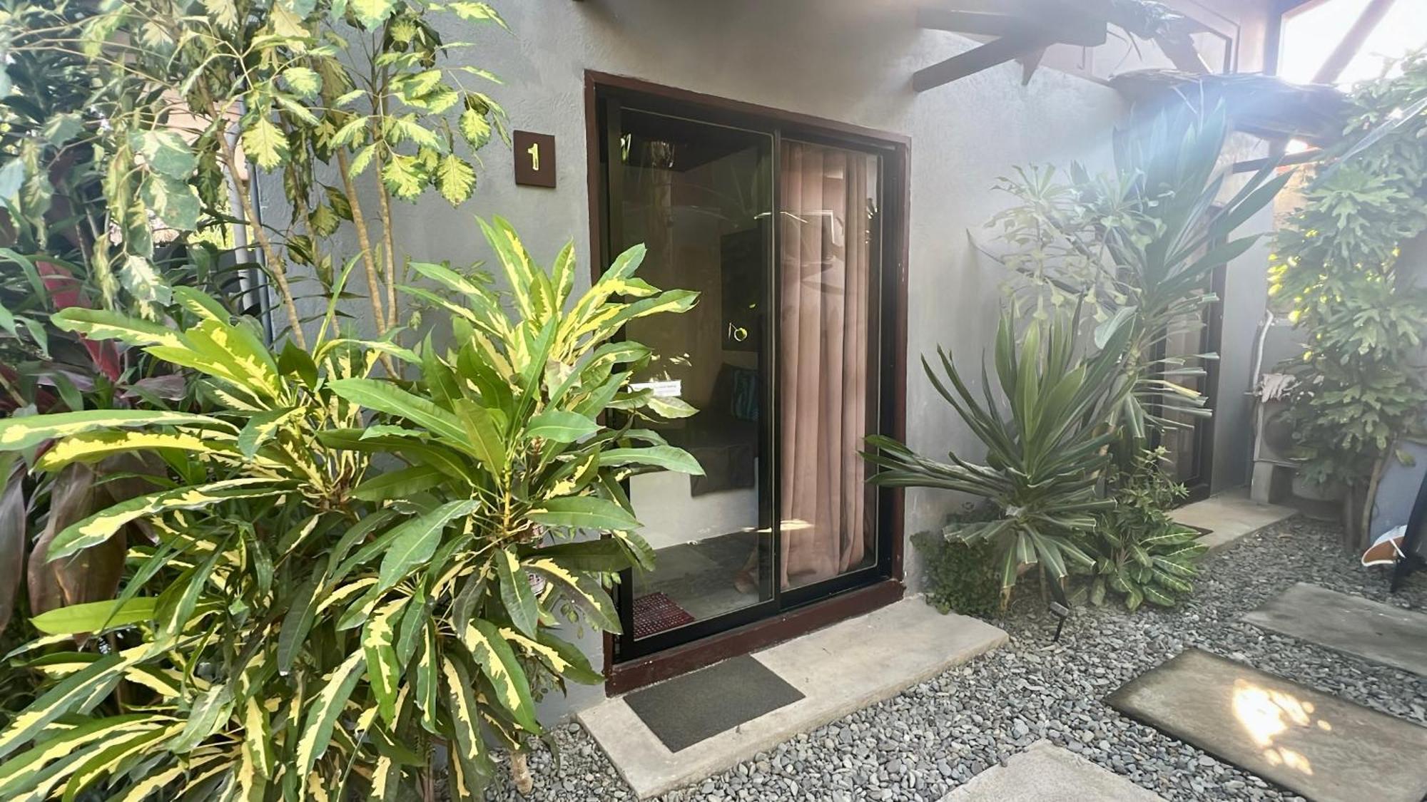Yay Lodge Siargao, Private Room 1 With Ac & Hot Shower And Fast Starlink Wifi General Luna  Luaran gambar